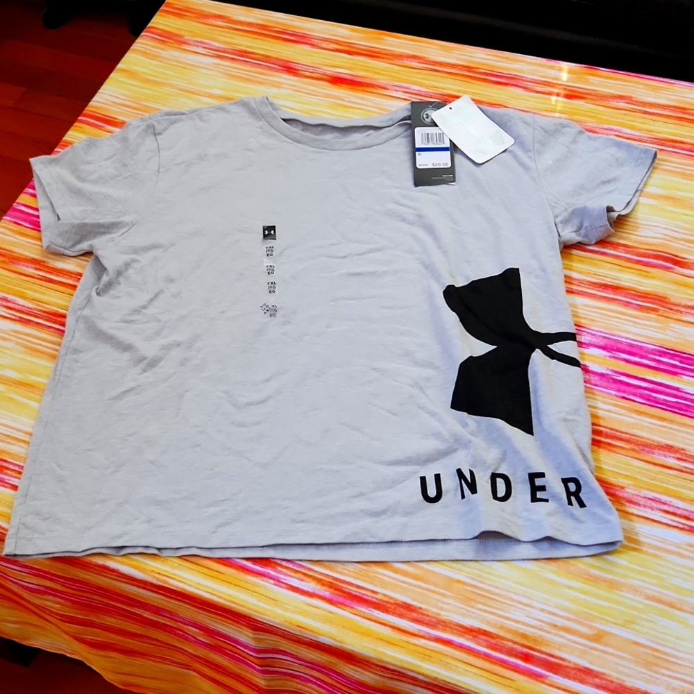 Under Armour Shirt -logo wraps around on the back of shirt